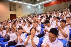 厉春副、温海鸿副秘书长和符怯局长参劣药品辨